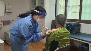 “백신 3차접종 오미크론 7개월 방어…4차땐 중증 3배 감소”