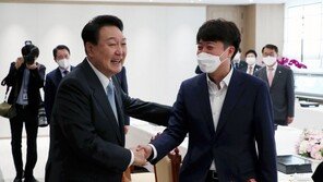 오찬 마친 이준석 “당과 대통령실 관계는 더더욱 돈독해질 거라 확신”