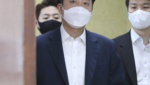 이준석, ‘성 상납 의혹’ 윤리위 연기에…“제발 빨리 결론냈으면”