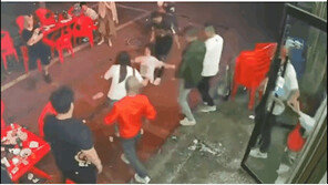 성룡도 뿔났다…中 식당서 남성 7명이 여성 집단 구타, 이유는?