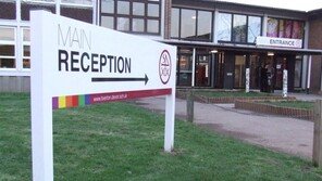 전교생 교복 치마 착용 금지가 ‘성 중립’?…학부모들 반발