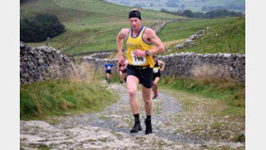 37살 영국 소방관, 말과 경주서 승리…2분 이상 빨랐다