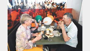 러시아판 맥도널드 개장… 러 사업가, 직원-장비 그대로 인수