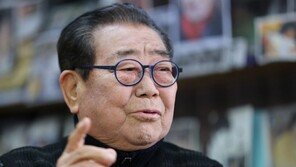 ‘군수 특석’ 놓은 공무원에…“뭐 하는 짓이냐!” 호통친 송해