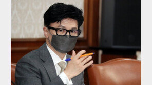 한동훈 “보고서에 장관님 호칭서 ‘님’자 빼라” 파격 지시