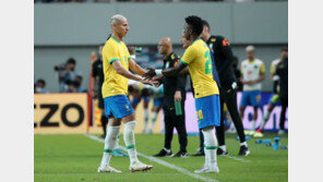 코로나19가 바꾼 축구…FIFA “최대 5명 교체 가능”