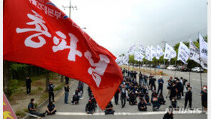 운송 중인 화물차에 계란 투척…군산서 노조원 16명 체포