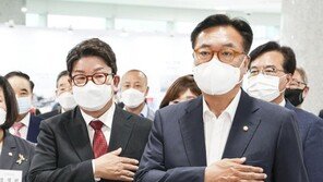 정진석, ‘이준석과 대화’ 묻자 “똘똘 뭉쳐 여당 책임 다해야”