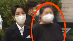 김건희 여사 ‘지인동행’에…野 “비선 논란 자초” 與 “민진요 수준”