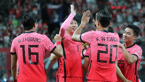 ‘황의조 1골 1도움’ 벤투호, 이집트에 4-1 승리