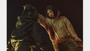 비현실적인 판타지 액션 돋보여