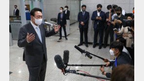 尹 대통령 “부인, 혼자 다닐 수도 없다…어떻게 할지 방법 알려 달라”