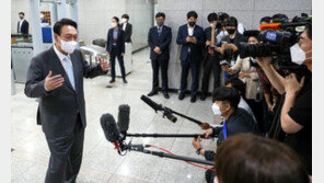 尹, ‘김건희 지인’ 논란에 “봉하마을은 누구나 갈수 있는곳”