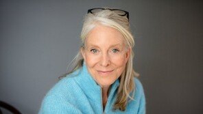 “유리천장 겪었던 그날, 첫 장 쓰기 시작…여성과학자들 공감 얻어”