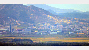 북한, 개성공단 무단사용 의혹 추가 포착… 통근용 버스 동원