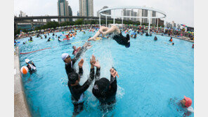 한강공원 수영장 3년 만에 개장…“마스크 벗고 물놀이”
