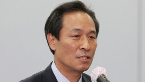 우상호 “수박 발언했더니 문자 수박 100통 배달…그럴 수 있어”