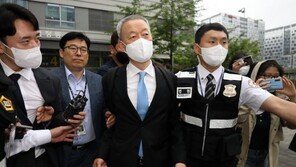 ‘블랙리스트 의혹’ 백운규 구속영장 기각…법원 “다툼 여지”