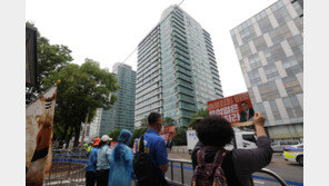 尹 사저 앞 사흘째 맞불집회…“토요일 양산 시위 보고 멈출지 결정”