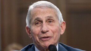 ‘美 코로나 대응 선봉장’ 파우치, 코로나19 감염…“4차 접종 완료”