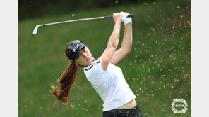 6오버파 ‘지옥’ 후 홀인원 ‘천당’…루키 윤이나, 진기록 달성