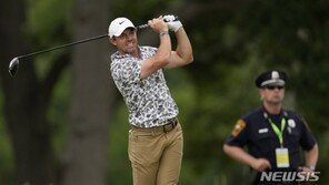 PGA파 매킬로이, US오픈 첫날 2위…LIV파 더스틴 존슨 7위