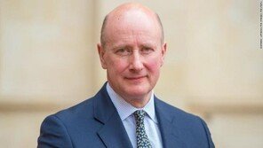 “존슨 총리 윤리 위반 혐오스럽다”…윤리자문역 사임