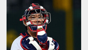 롯데 지시완 ‘입스’에 성민규 단장 재계약 달렸다?