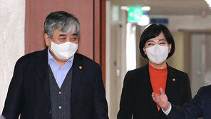 홍준표 “정권 바뀌면 정무직 퇴직은 당연”…한상혁·전현희 압박