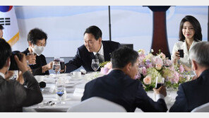 尹, 보훈가족·유공자 130명과 오찬…“여러분 한분 한분이 영웅” 