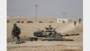 “러, 시리아 주둔 미군 기지 인근 공습” CNN