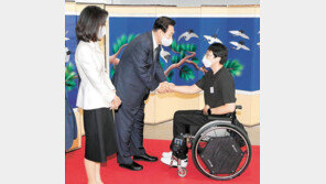 尹대통령, 보훈가족 오찬… “여러분 한분 한분이 영웅”