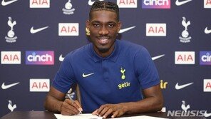 손흥민의 토트넘, 400억원에 미드필더 비수마 영입