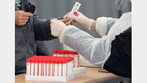 신규확진 6842명, 토요일 기준 22주만에 최저