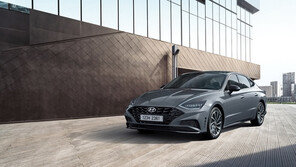 ‘도로위 140만대’ 쏘나타, 단종설에 신형 계획 밝혔지만…하락세 완연