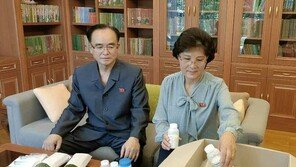 김정은 따라하기?… 고위 간부들도 부부 동반 등장