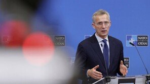 나토 사무총장 “우크라 전쟁, 수년간 이어질 수도…지원 중단해선 안돼”