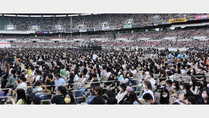 드림콘서트 3년만에 오프라인 공연… 4만5000여명 몰려