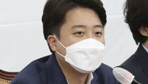 비공개회의 신경전…이준석 “현안 논의 않도록” 배현진 “비공개회의 단속을”