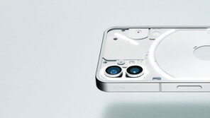 속이 다 보이는 ‘투명폰’, 삼성-애플 주도 스마트폰 시장 돌풍 일으킬까