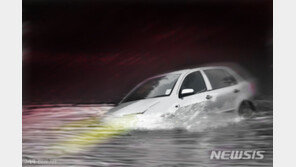 가평군서 후진하던 차량 2m 아래 하천 추락…2명 부상