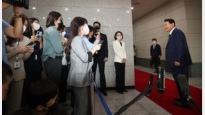 대통령실 “日, 한·일·호·뉴질랜드 4개국 정상회담 제안…검토 중”