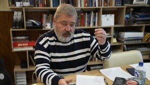 러 노벨평화상 수상 언론인, 우크라 난민 어린이 도우려 메달 경매