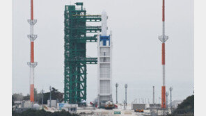 발사대에 다시 선 누리호, 내일 우주로…“낙뢰·바람 괜찮아”