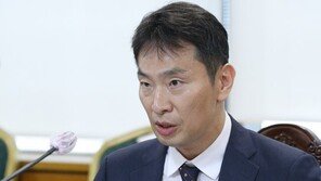 대통령-금감원장, 동시에 은행 ‘이자 장사’ 경고