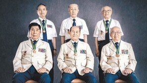 6·25 참전용사에 새 여름 단체복… 김석원 디자이너 등 제작 참여
