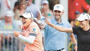 피말리는 연장 두 번… 컵초, 코르다-매과이어 꺾고 우승 