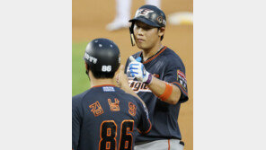 ‘배트·헬멧 내던지며 항의’ 하주석, 10경기 출장정지·제재금 300만원