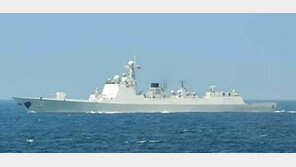 中 군함 3척, 日열도 일주 ‘위력 시위’ 항행