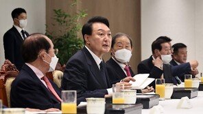 尹 “靑 돌아보니…그냥 근무할걸, 용산 잘못 왔나 싶기도했다”